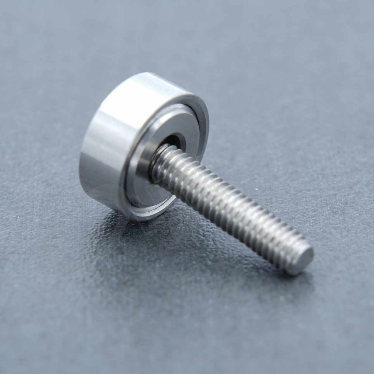 abdeckkappen-coverline-mit-gewindeschraube.jpg